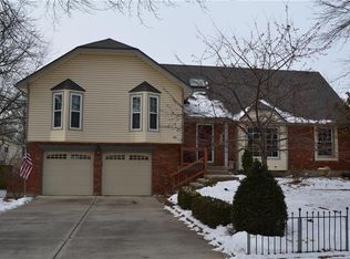 14426 S Village Dr, Olathe, KS 66062