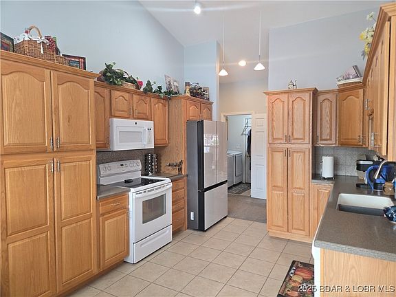5th image of 316 Albany Dr