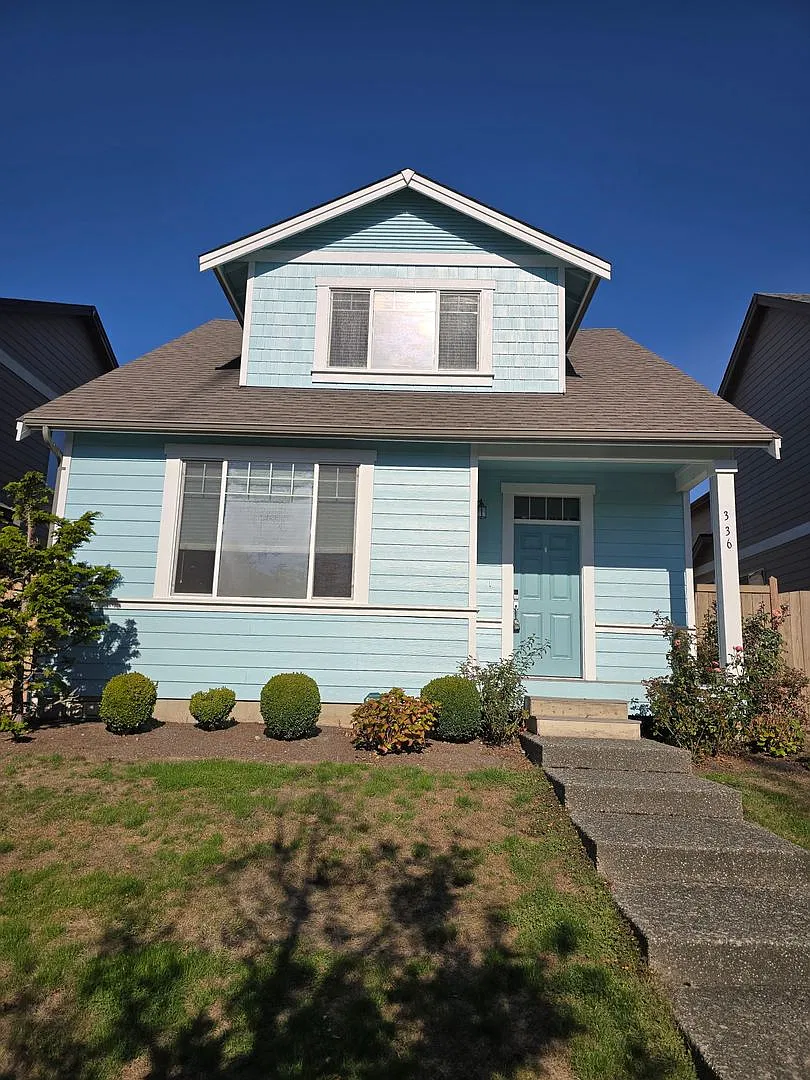 3 Bedroom, 2.5 Bathroom House — Photo 2