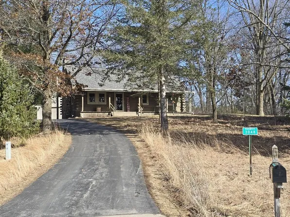 3048 Cabin Ct, Suamico, WI 54313