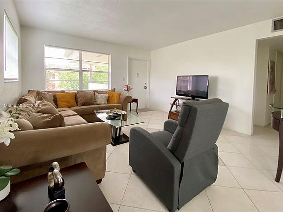 3rd image of 4169 SW 67th Ave APT 209A