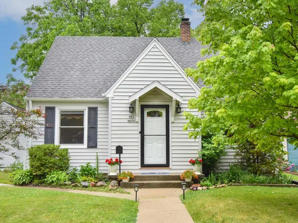 W63N375 Hillcrest AVENUE, Cedarburg, WI 53012