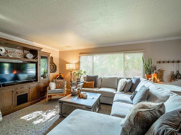 3rd image of 20376 Eureka Dr