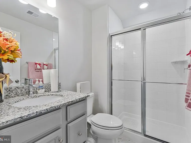 4402 Fair Lakes Ct — Photo 13