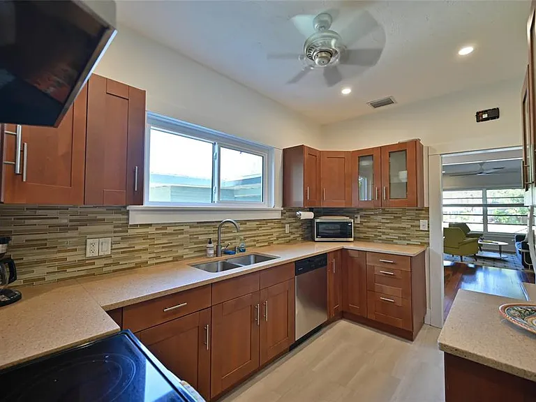 2408 Hillview St — Photo 11