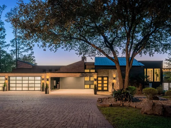 15721 Lakeway Dr, Willis, TX 77318