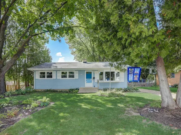 5810 Milwaukee St, Mc Farland, WI 53558