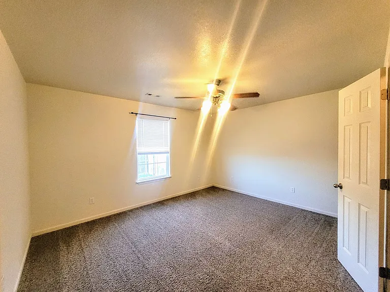 21084 Homer St #B — Photo 12