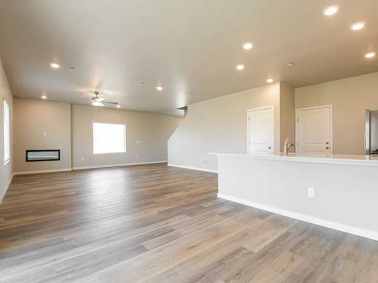 7405 Crystal Ave — Photo 5