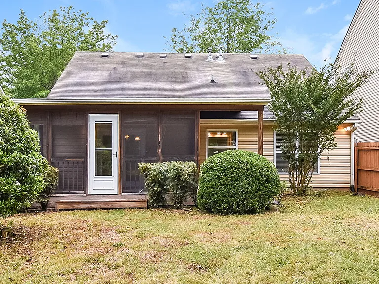 210 Winterbury Dr — Photo 16