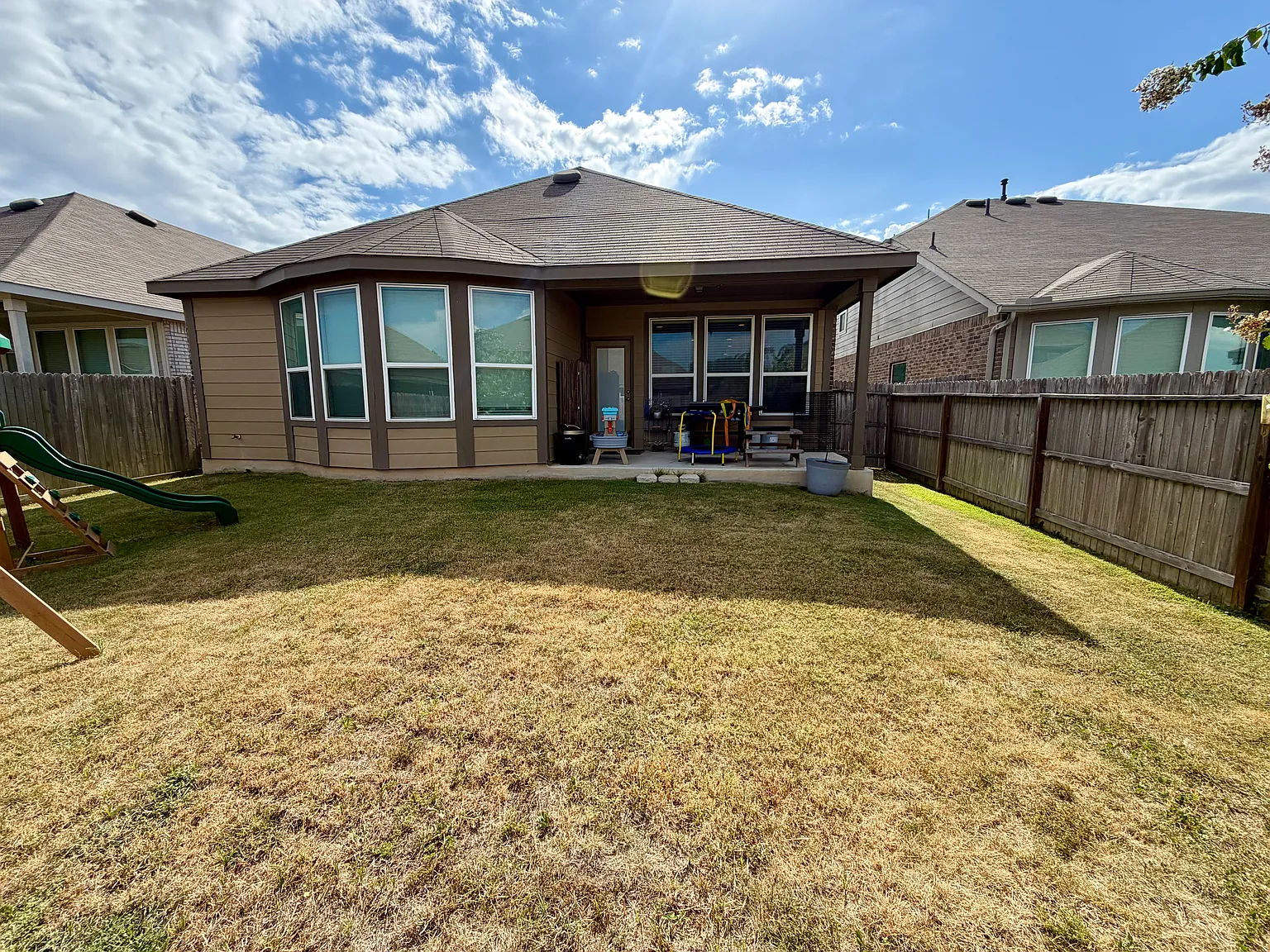3 bed, 1805 sqft, $2,700 — Photo 2