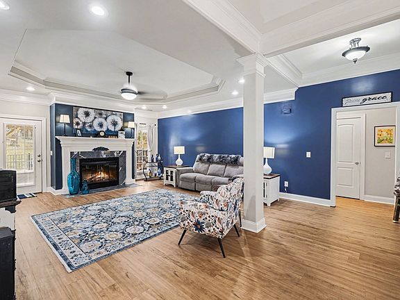 3rd image of 1213 Lake Marie Rd