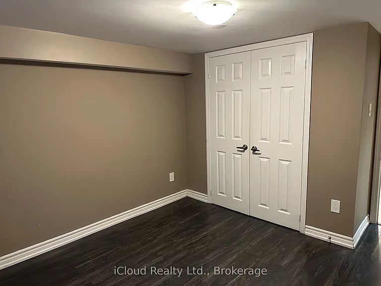 5215 Micmac Cres #LOWER — Photo 10