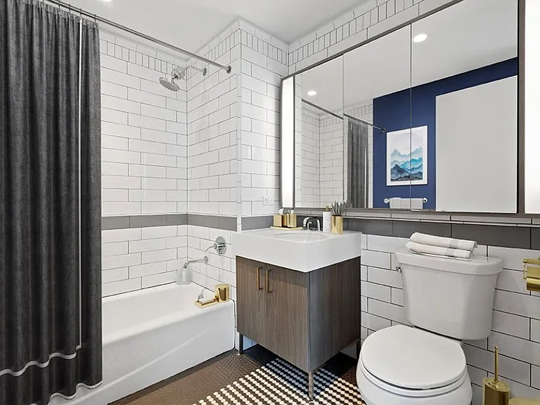 515 W 38th St #8L — Photo 7