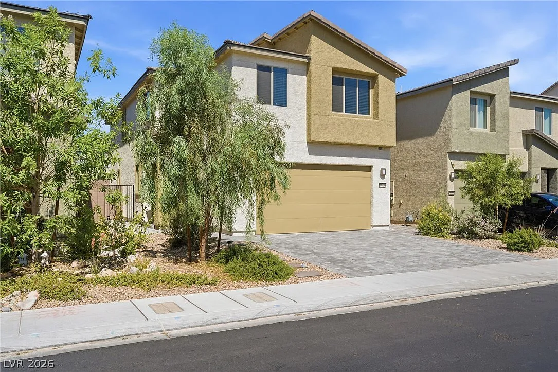 5 bed, 3.0 bath, 2203 sqft, $2,600 — Photo 2