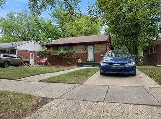 22040 Cloverlawn St, Oak Park, MI 48237