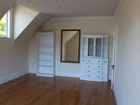 4th image of 221 San Carlos Ave