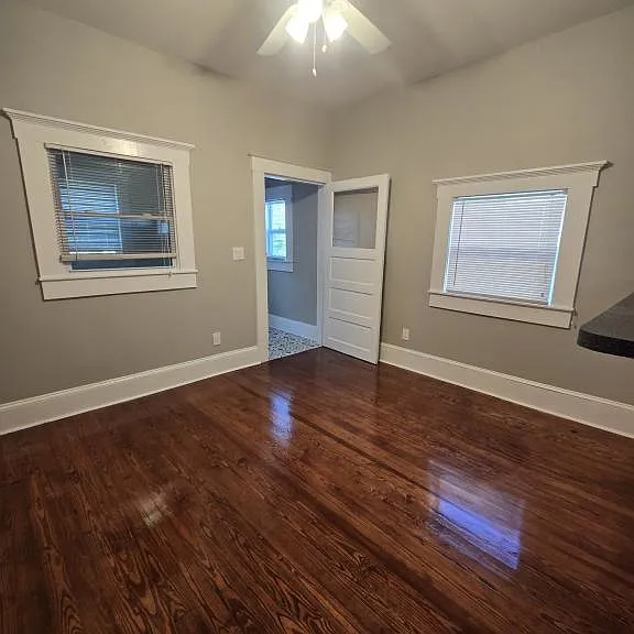 653 E Henry St — Photo 9