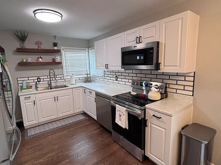 6040 Evans St — Photo 1