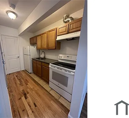 Studio, $2,000 — Photo 2
