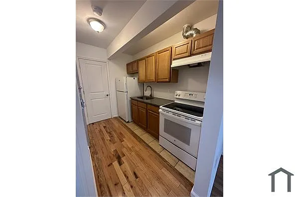 Building Photo - 3525 Eastchester Rd #3B
