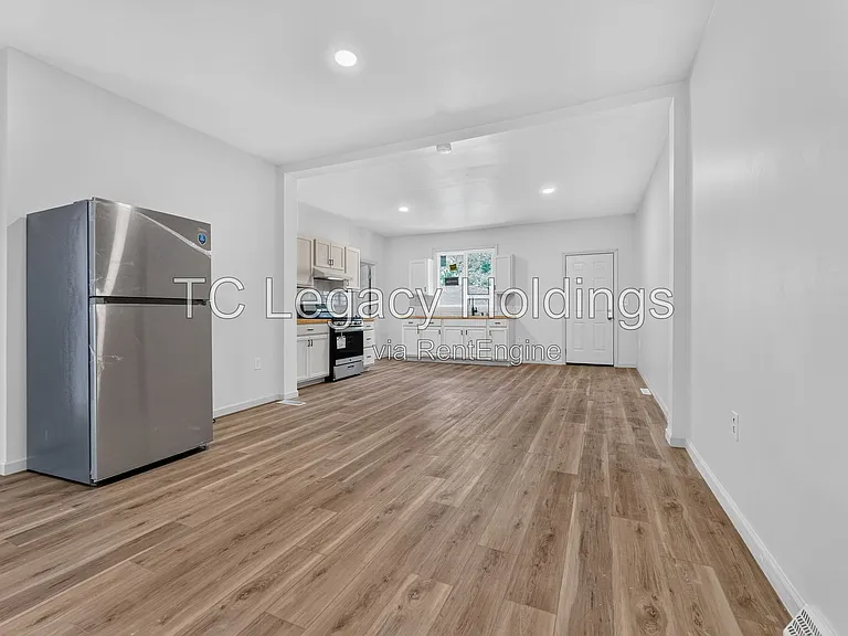 87 Crisfield St — Photo 5