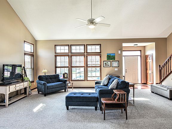 4th image of 400 Highbanks Valley Ct