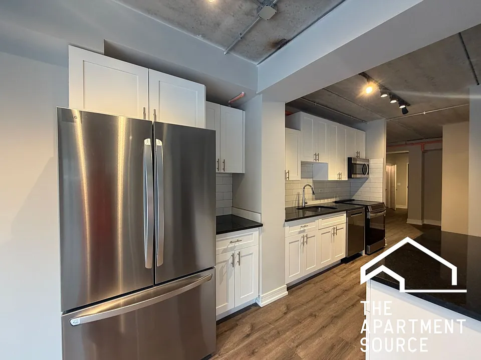 962 W Carmen Ave #1