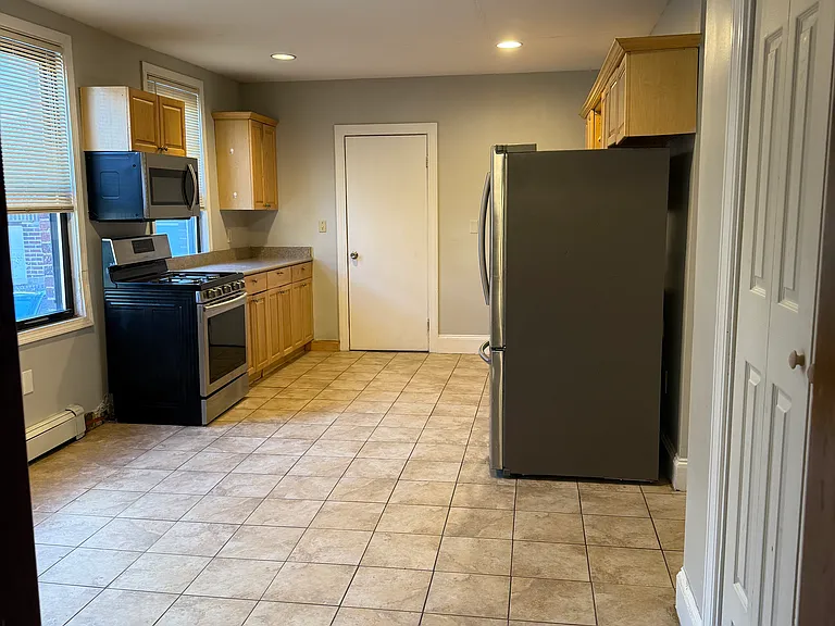 40 Schuyler St #1L — Photo 3