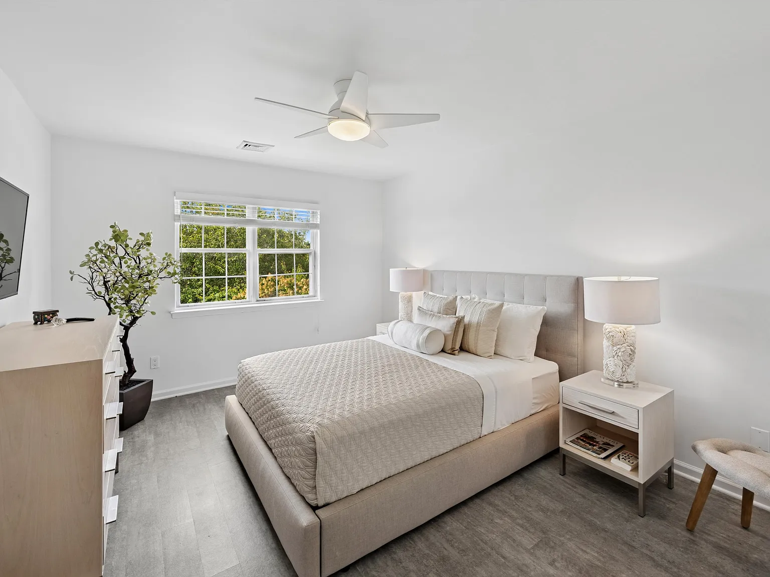 Southampton Townhouse Year-Round Retreat — Photo 4