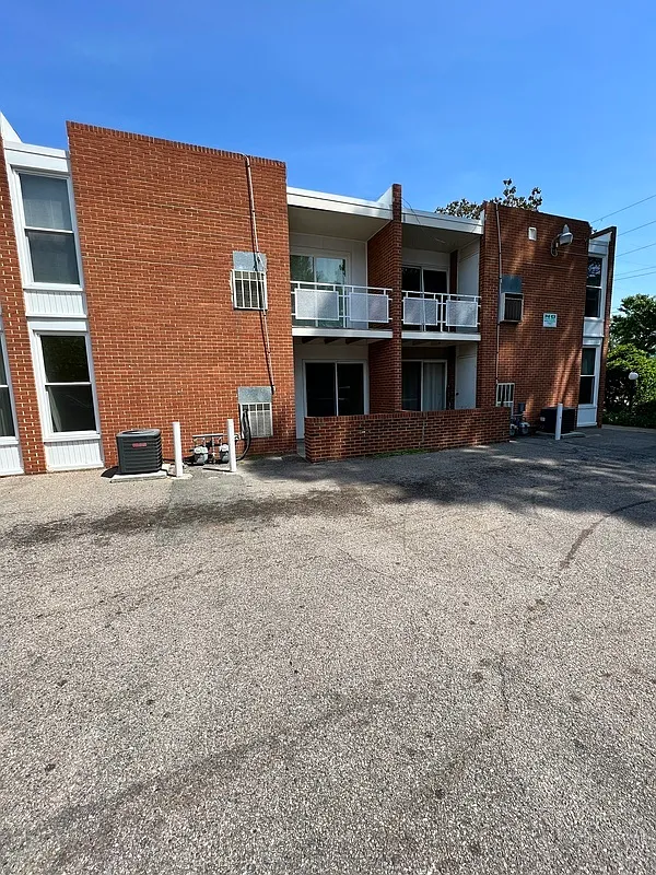 1 bed, 1.0 bath, $895 — Photo 4