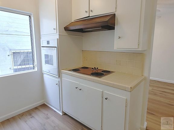 5th image of 1021 S Sherbourne Dr #1