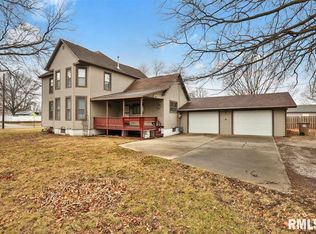 1122 N Springfield St, Virden, IL 62690