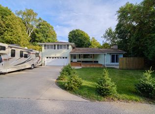 8359 2nd Ave, Onekama, MI 49675