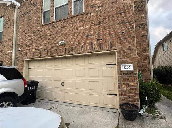 5205 Dauntless Dr, Houston, TX 77066