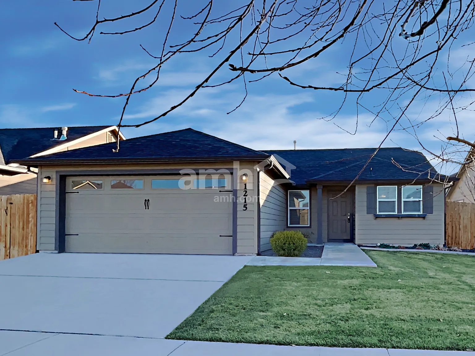 3 bed, 2.0 bath, 1244 sqft, $2,190 — Photo 1