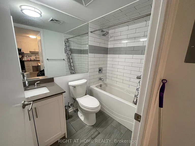 111 Elizabeth St #602 — Photo 18