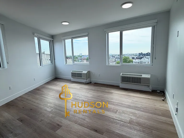 36 Madison St #503 — Photo 7
