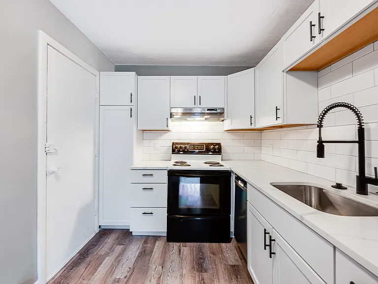 16 Waldemar Ave #206 — Photo 16
