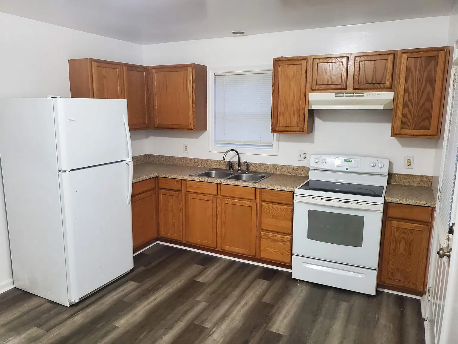 945 Irvington Rd — Photo 2