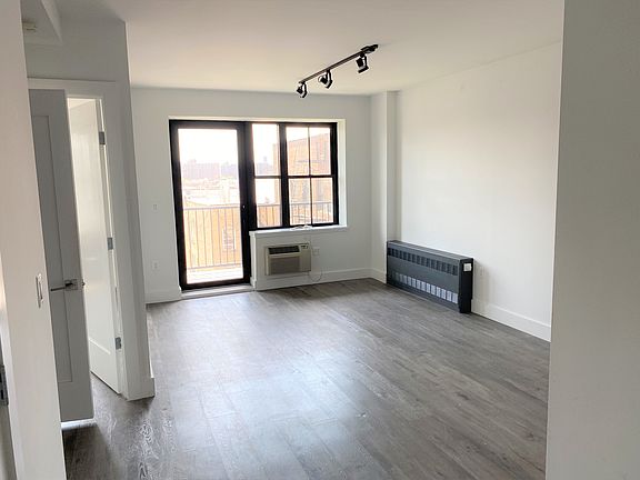 3rd image of 11 Cooper St #6C