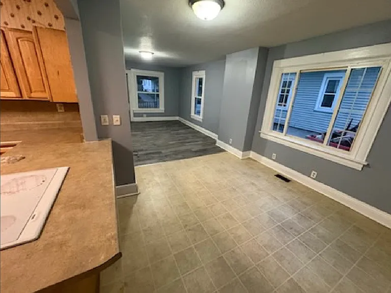 2061 N College St — Photo 2