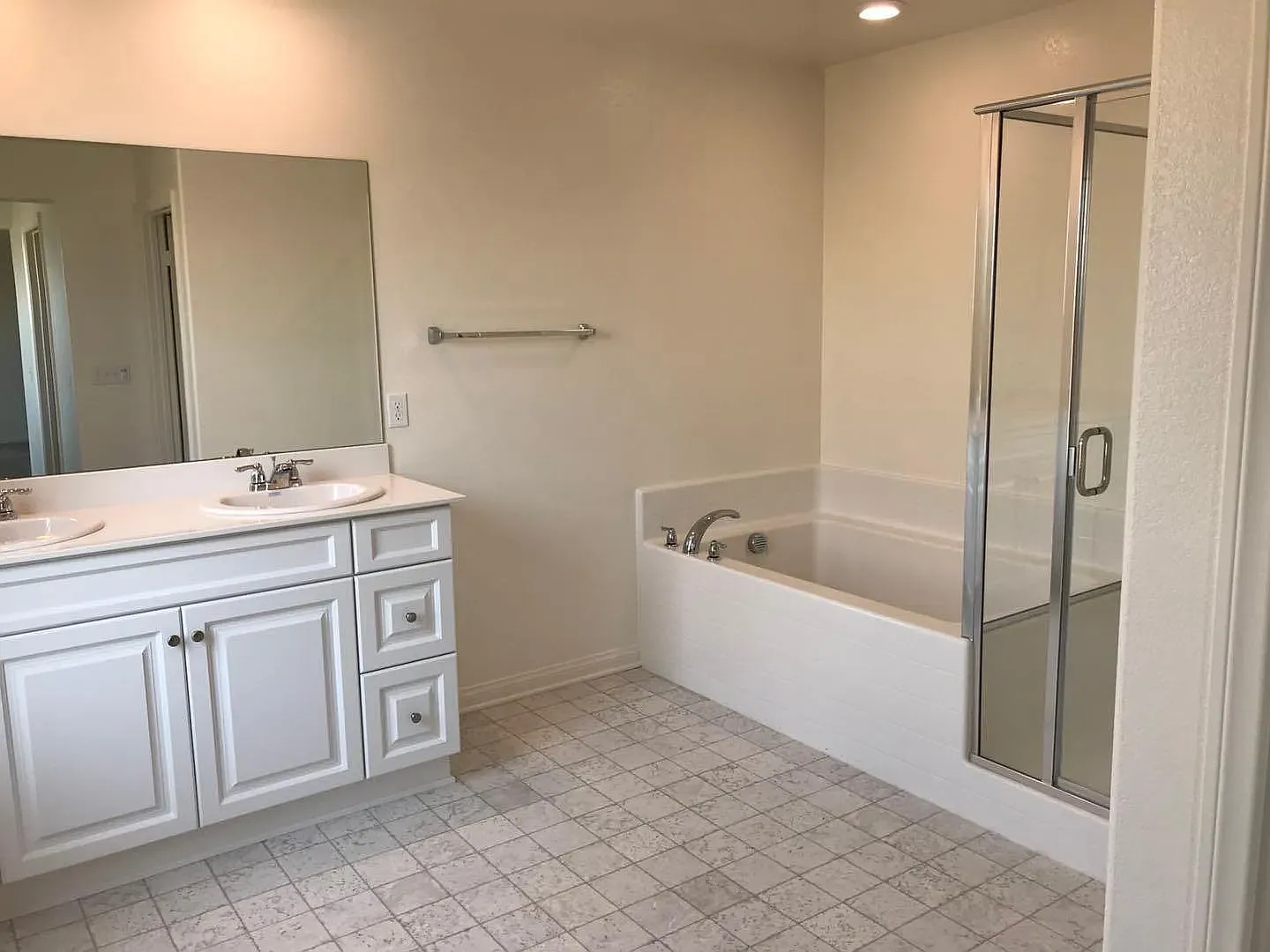 4 bed, 3.5 bath, 2470 sqft, $3,600 — Photo 3