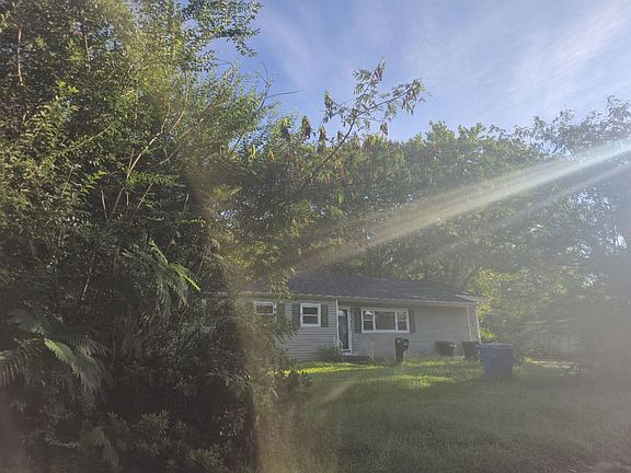 3rd image of 920 Sherry Ave