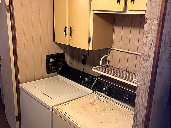 4th image of 408 Private Road 7702