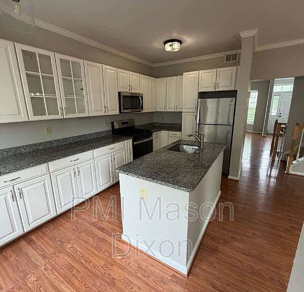 2404 Sandwich Ct — Photo 5