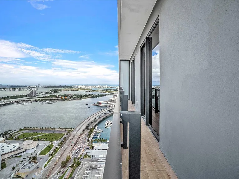 398 NE 5th St #Penthouse 4701 — Photo 39
