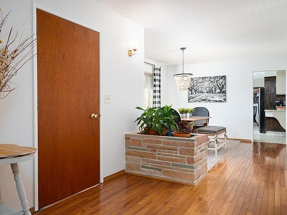 2nd image of 575 Fairview Dr