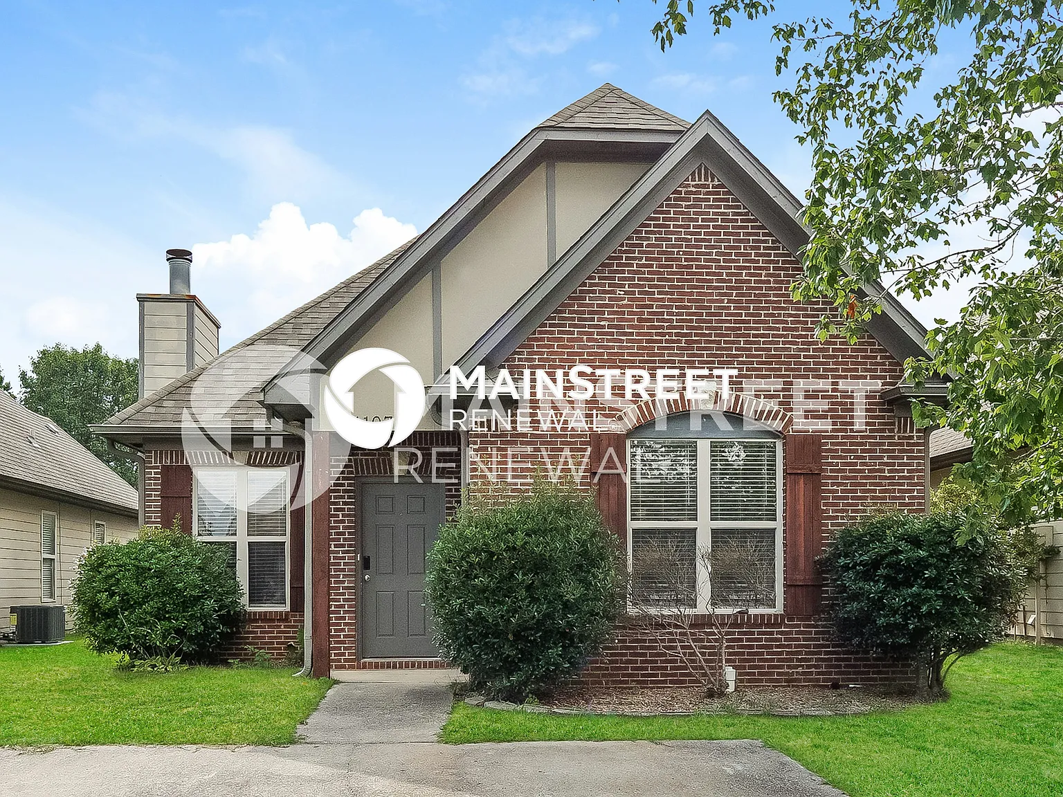 1107 Washington Dr — Photo 1