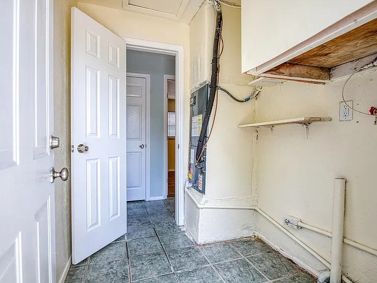 5501 Kelly Dr N — Photo 13
